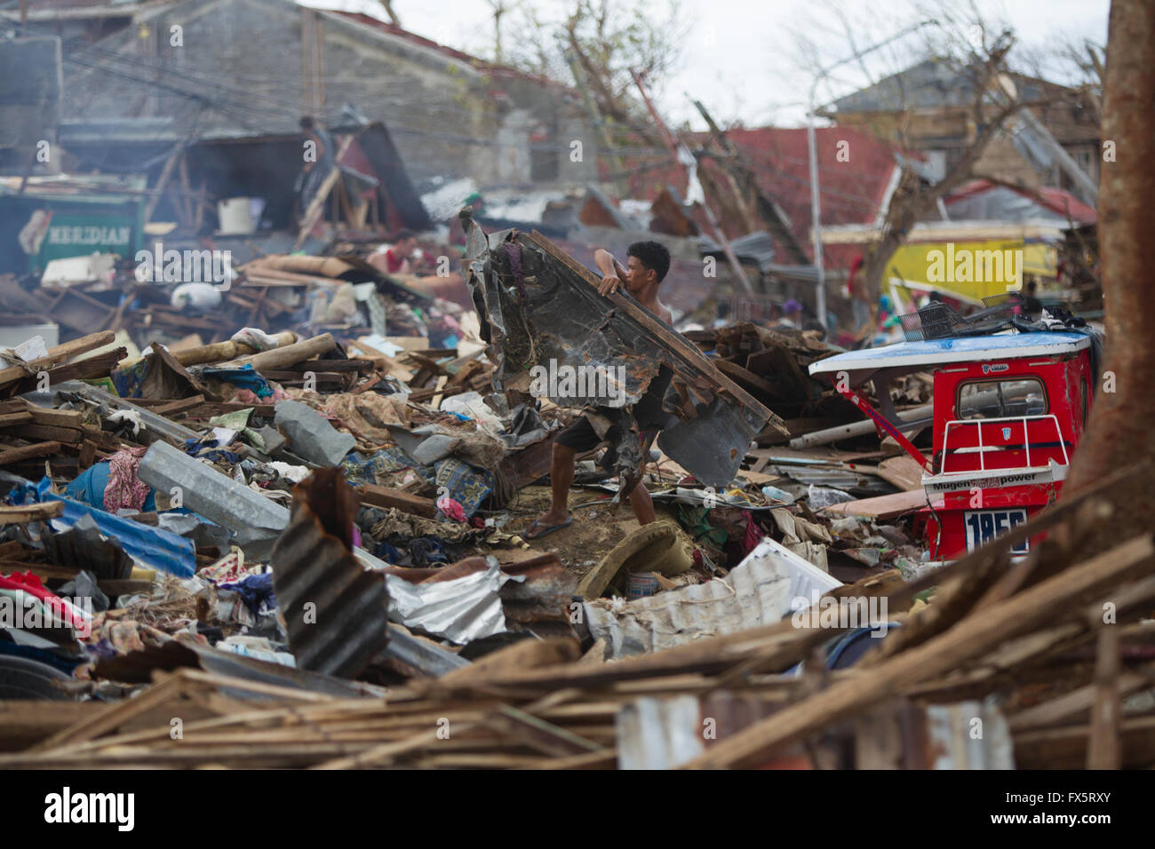 Le 8 novembre 2013, le typhon Haiyan,(connu sous le nom de Yolanda aux Philippines).Cette image prise deux semaines après l'événement. Banque D'Images