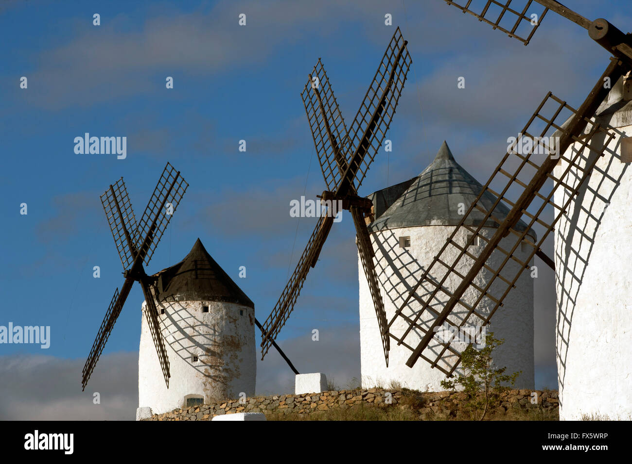 Les moulins à vent à Consuegra dans la province de Tolède, Castille-La Manche, Espagne Banque D'Images