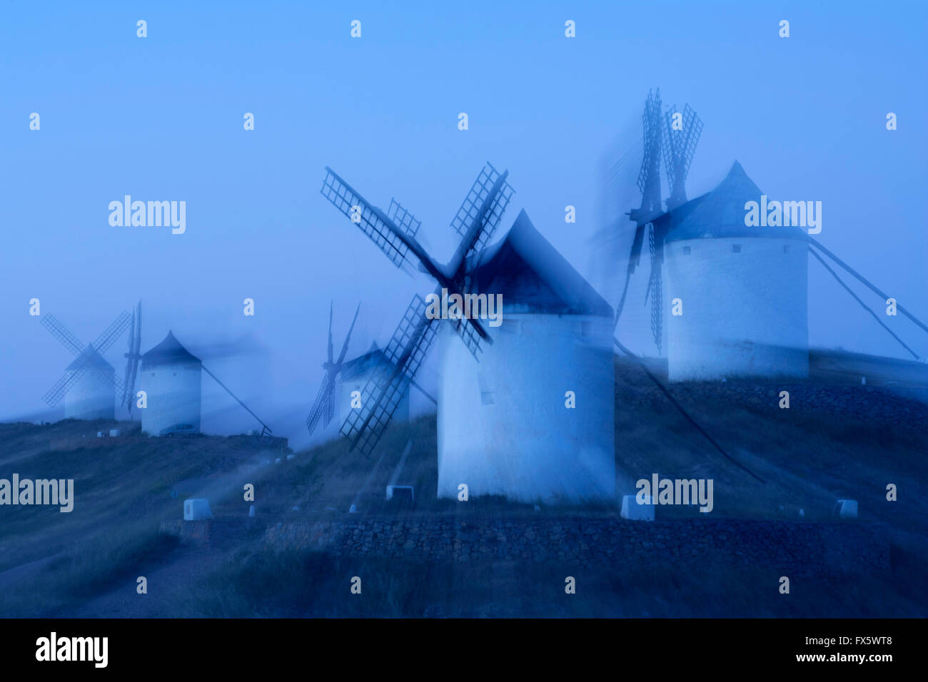 Les moulins à vent à Consuegra dans la province de Tolède, Castille-La Manche, Espagne Banque D'Images