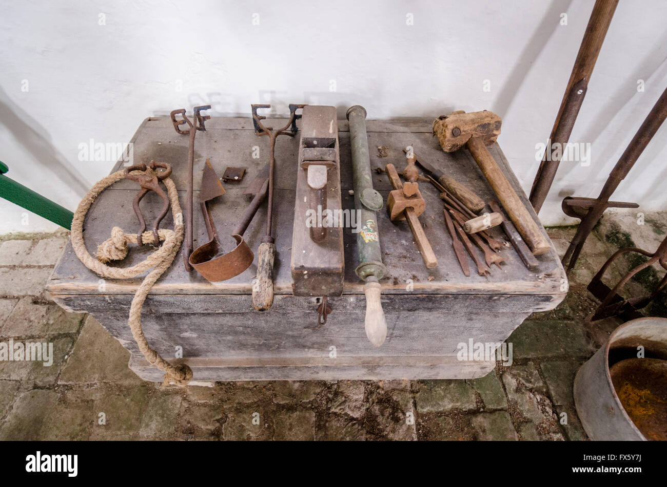 Vieux outils de ferme Banque de photographies et d'images à haute  résolution - Alamy