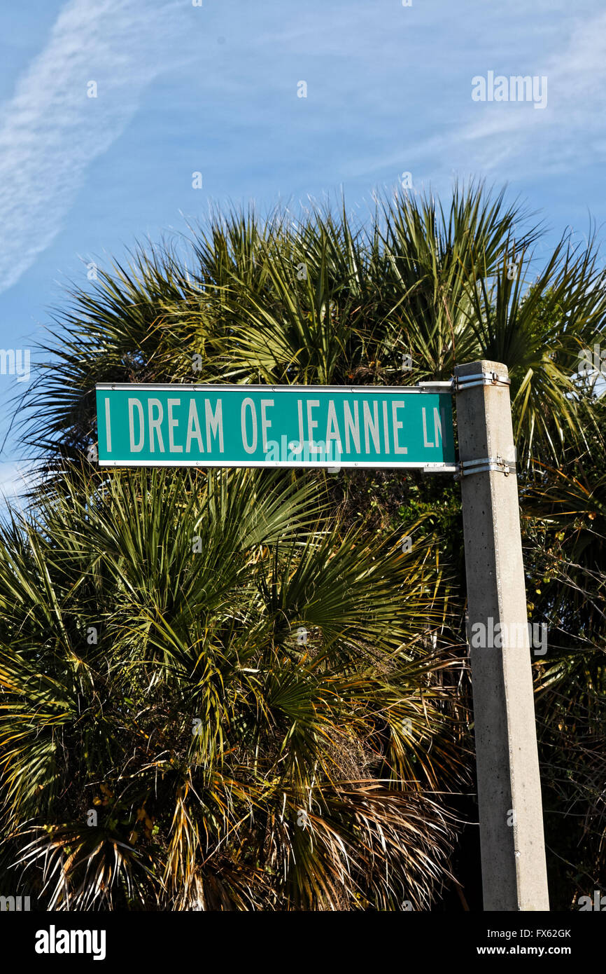 Je rêve de Jeannie lane à Cocoa Beach, Floride. La rue porte le nom de la série TV 1970' avec Barbara Eden. Banque D'Images