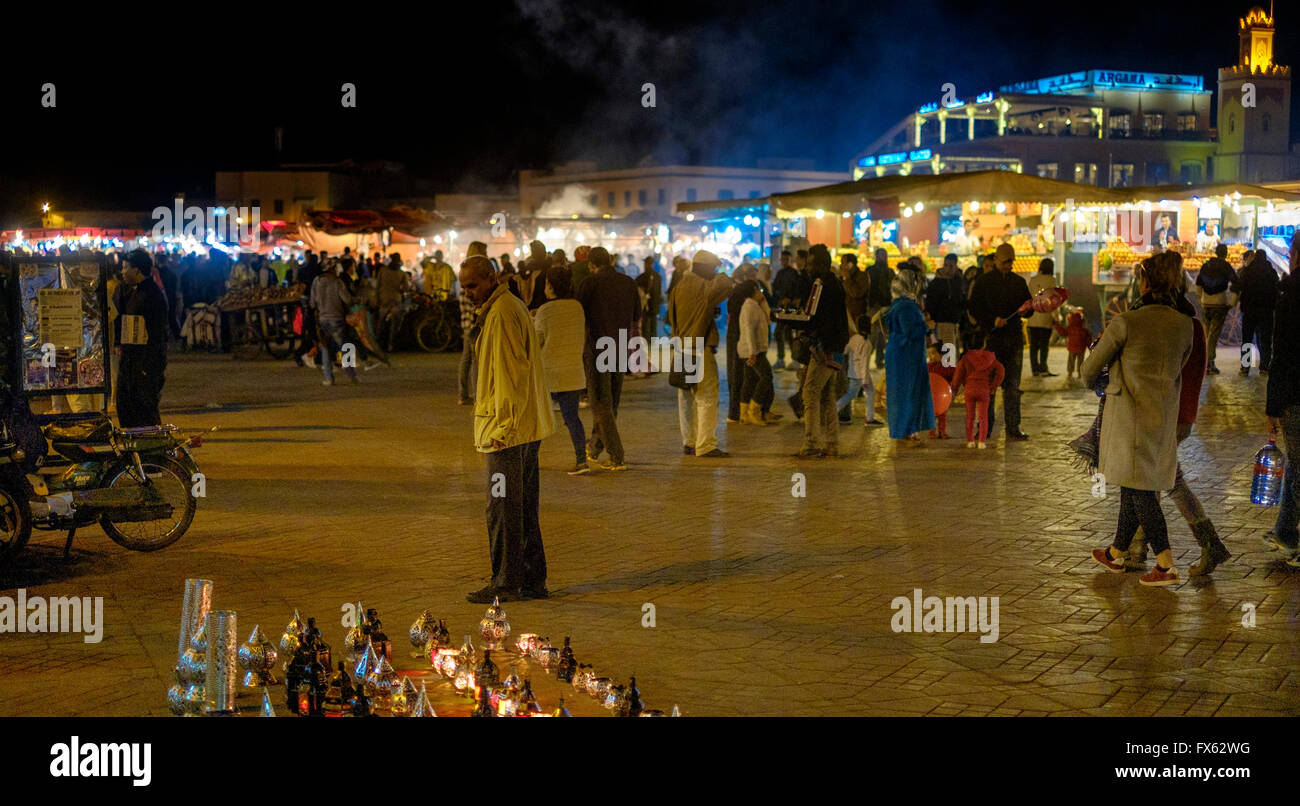 La nuit dans la place Jemaa el Fna, Marrakech, Maroc, Afrique du Nord Banque D'Images