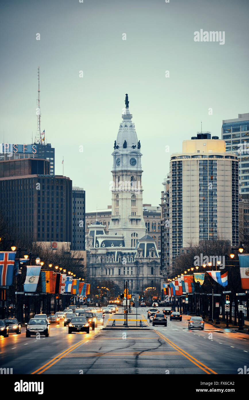 Philadelphie, Pennsylvanie - MARS 26 Ville : vue sur la rue avec des bâtiments urbains le 26 mars 2015 à Philadelphie. C'est le plus grand Banque D'Images