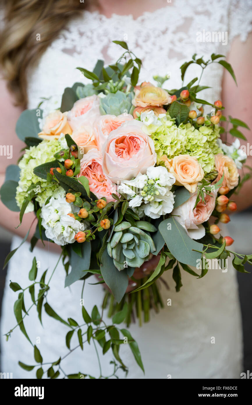 Des fleurs de mariage sur une belle journée de mariage dans l'Oregon. Banque D'Images