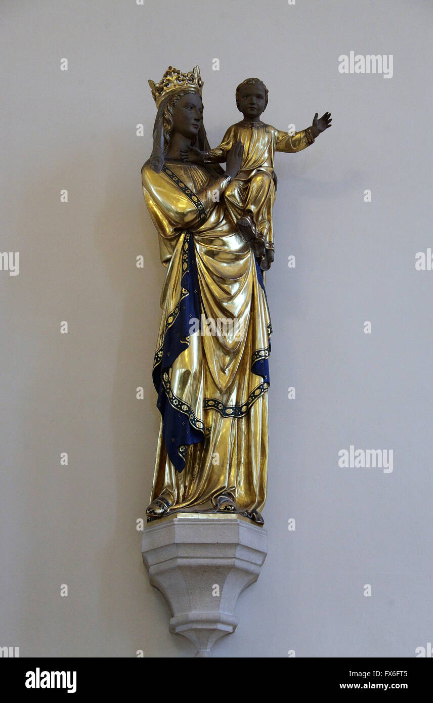 La mère et l'enfant statue en la cathédrale de Derby Banque D'Images