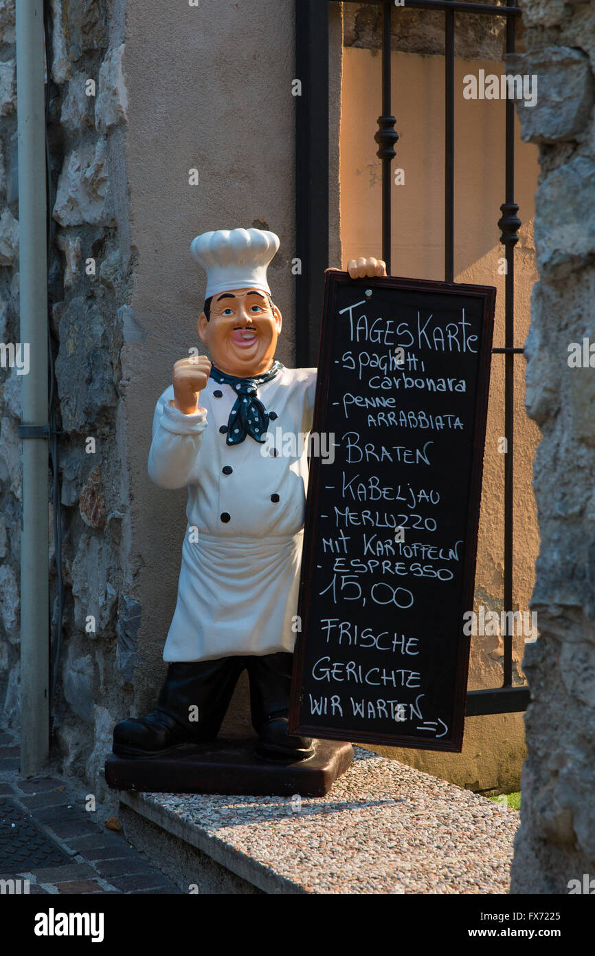Menu du jour en face d'un restaurant, Limone sul Garda, Lombardie, Italie Banque D'Images