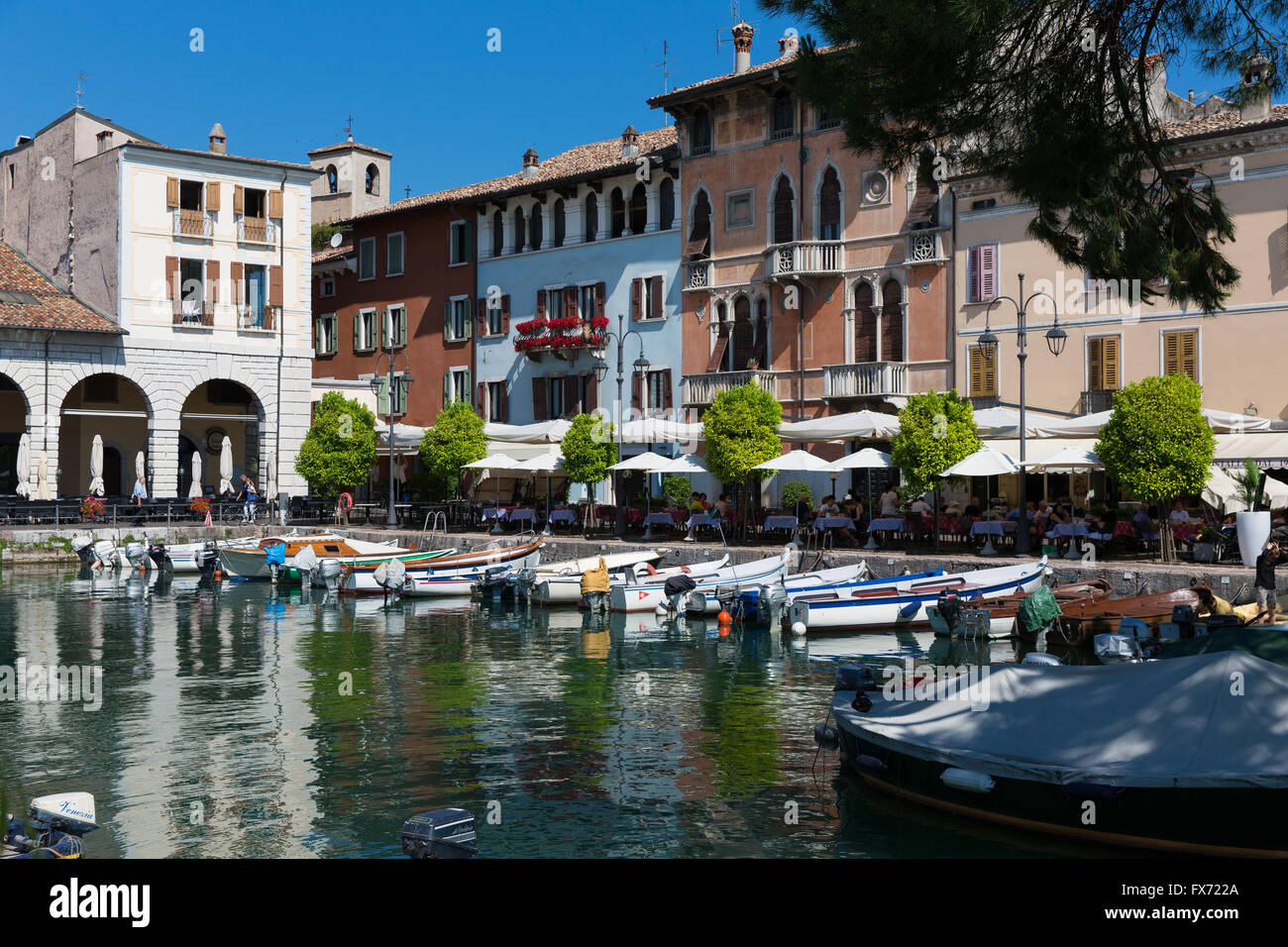 Vieux Port, Desenzano del Garda, Lombardie, Italie Banque D'Images