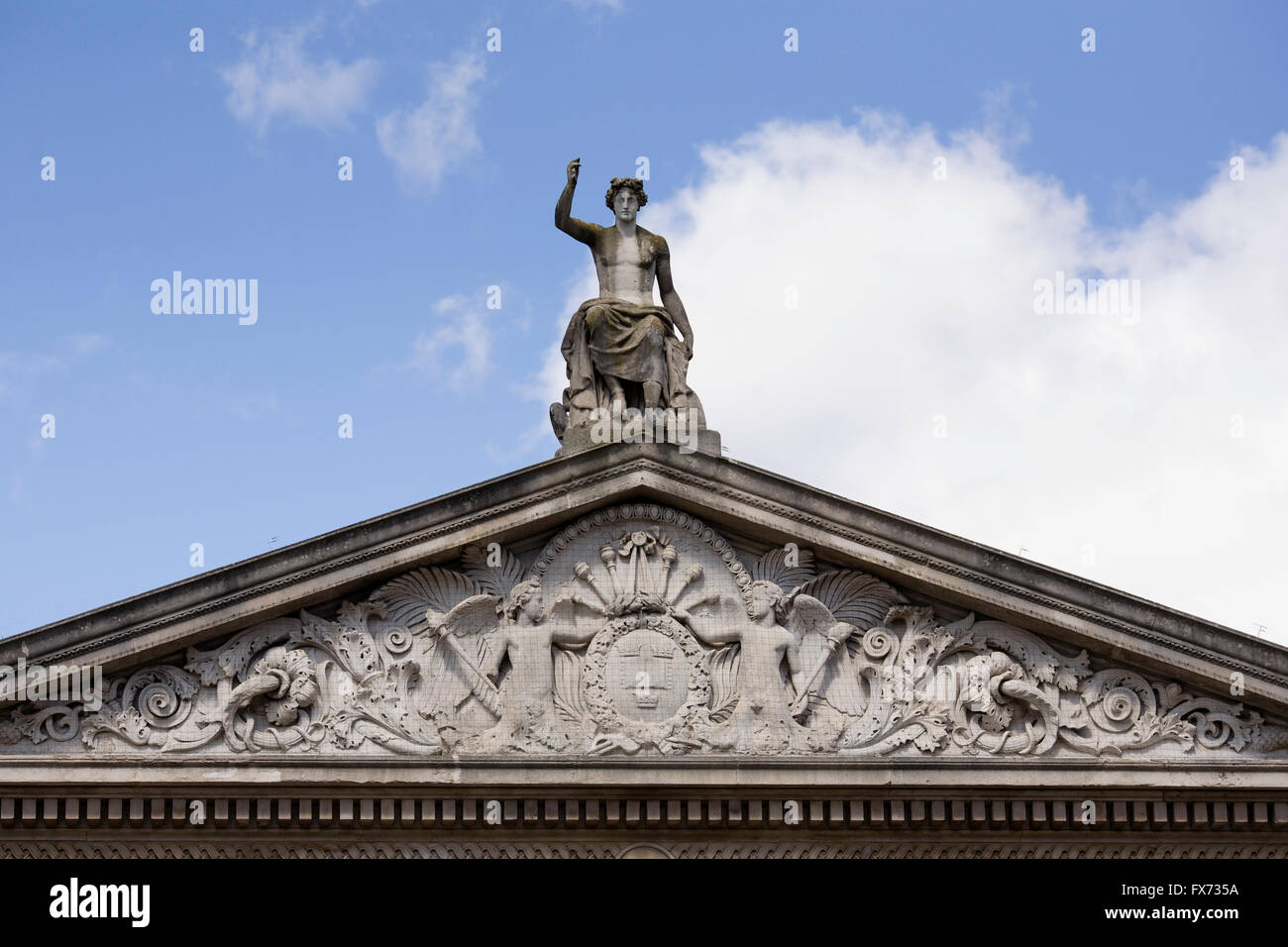 La sculpture sur pierre au-dessus de l'Ashmolean Museum à Oxford. Banque D'Images