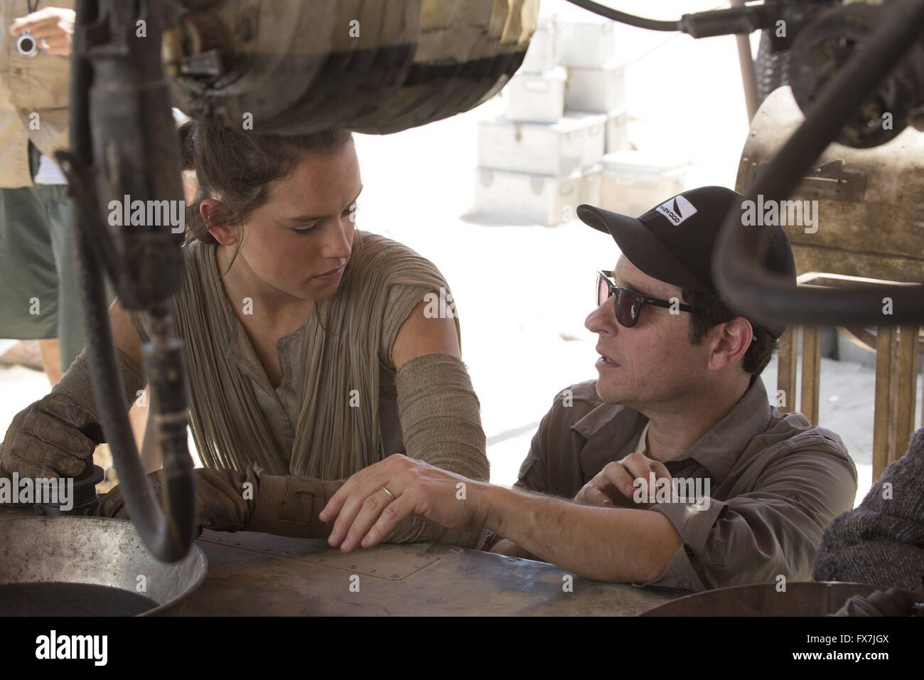 Star Wars : Episode VII - La Force éveille Année : 2015 USA Réalisateur : J.J. Daisy, J.J. Abrams Ridley Photo de tournage Abrams Banque D'Images