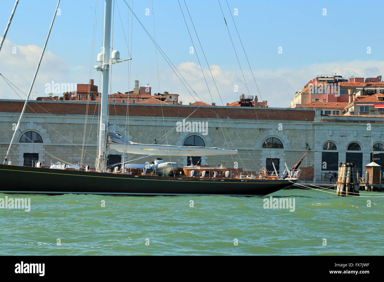 Yacht à dragon des mers Banque D'Images