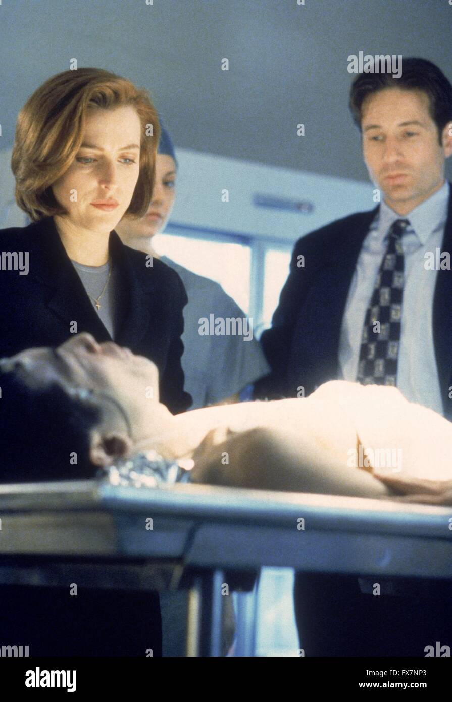X-Files séries télé 1993 - 2002 USA 1996 Saison 4 Créé par Chris Carter,  David Duchovny , Gillian Anderson Photo Stock - Alamy