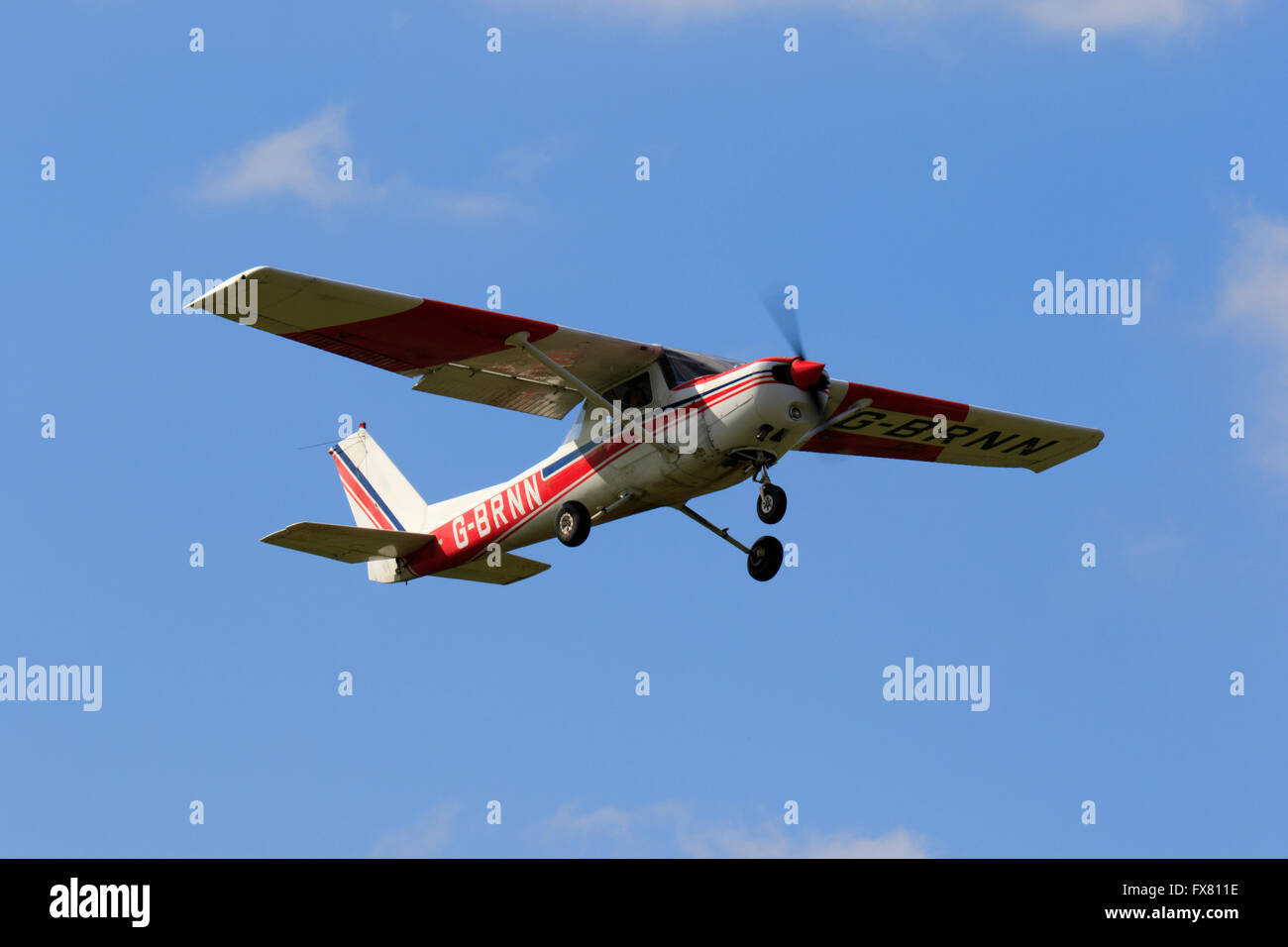 Cessna 152 G-BRNN en vol à l'Aérodrome de Netherthorpe Banque D'Images