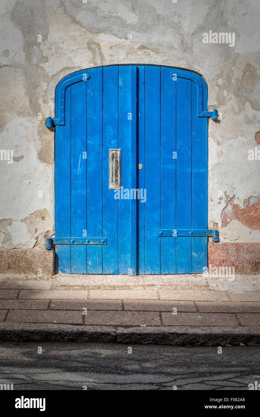 Une petite porte d'un bâtiment dans la ville danoise d'Elseneur. Banque D'Images