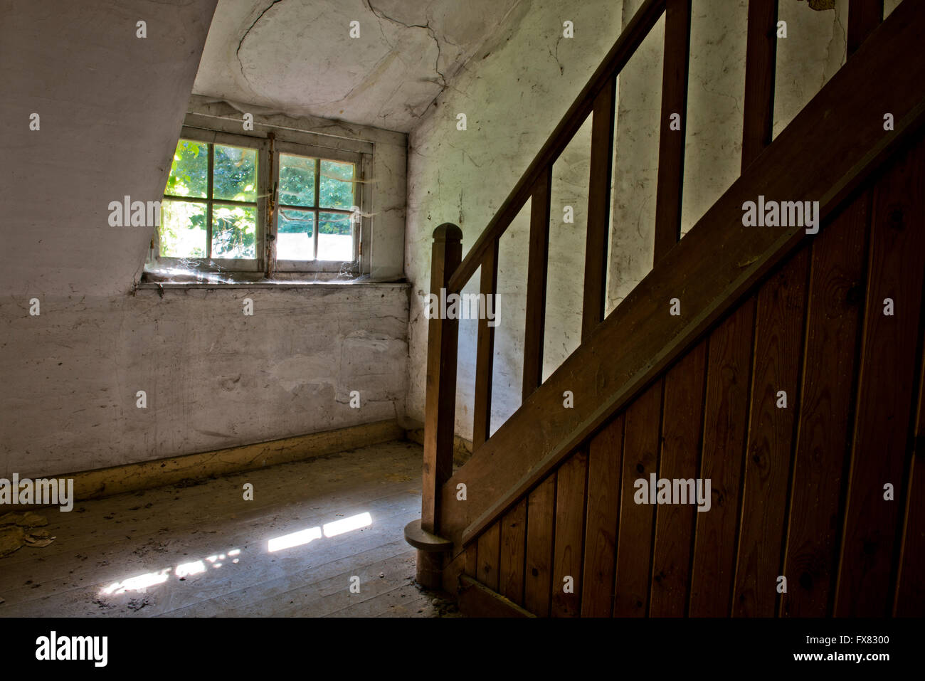 Au sud de Courtrai en Belgique, se trouve un petit village appelé Walleweg. C'est ici qu'une chambre une fois de mettre en place pour une baronne maintenant se décompose. Banque D'Images