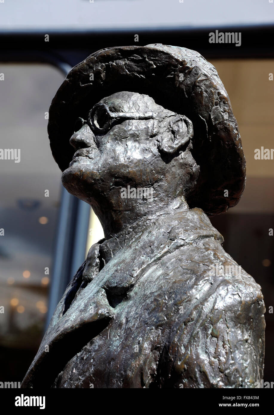 Statue de James Joyce par Marjorie Fitzgibbon sculpteur devant le café près de Kylemore O'Connell Street, Dublin, Irlande Banque D'Images