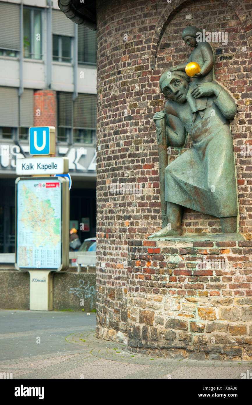 Köln, Kalk, Kalker Hauptstrasse, Kalker Kapelle, die mit der von Christophorus-Figur Hein Minkenberg geschmückte Chorseit (1957) Banque D'Images