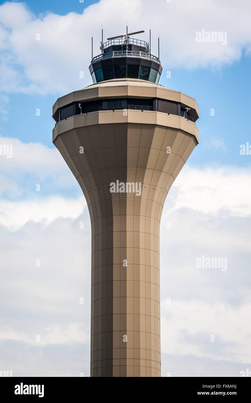 Tour de contrôle de la circulation aérienne à l'Aéroport International de Memphis à Memphis, Tennessee, USA. Banque D'Images