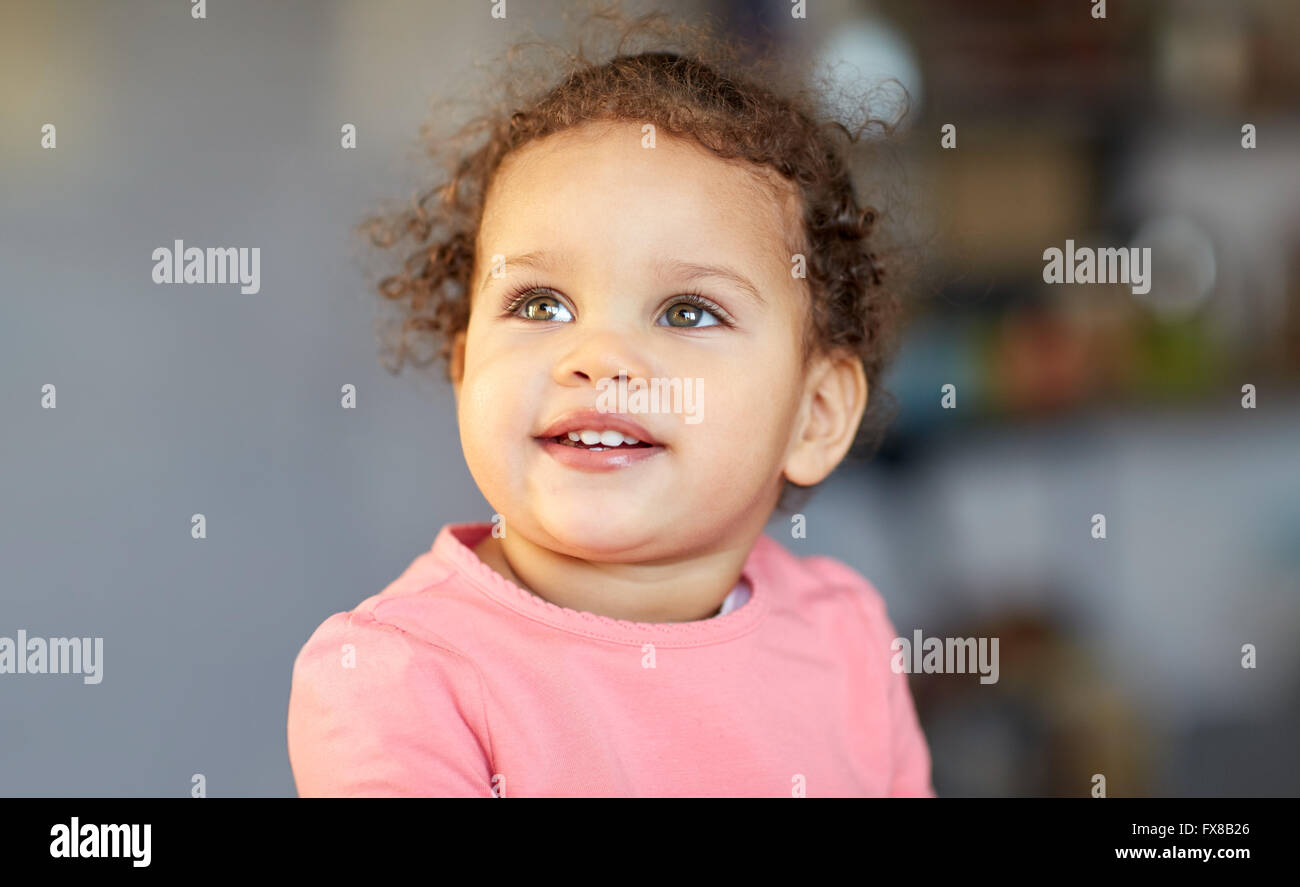 Beau Petit Visage Bebe Fille Mulatre Photo Stock Alamy