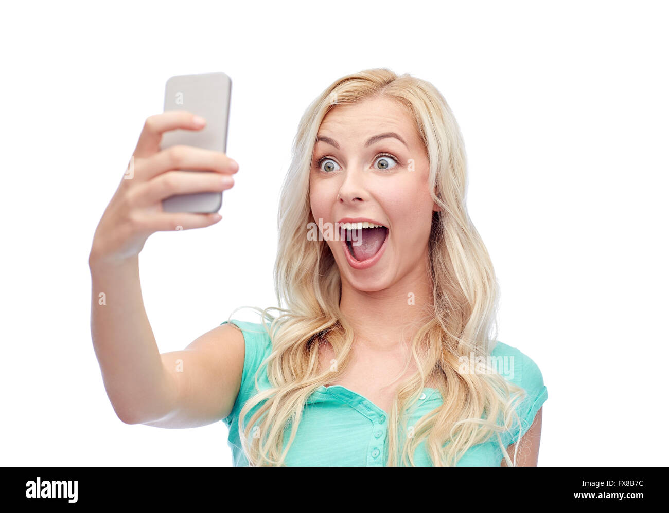 Smiling young woman with smartphone selfies Banque D'Images