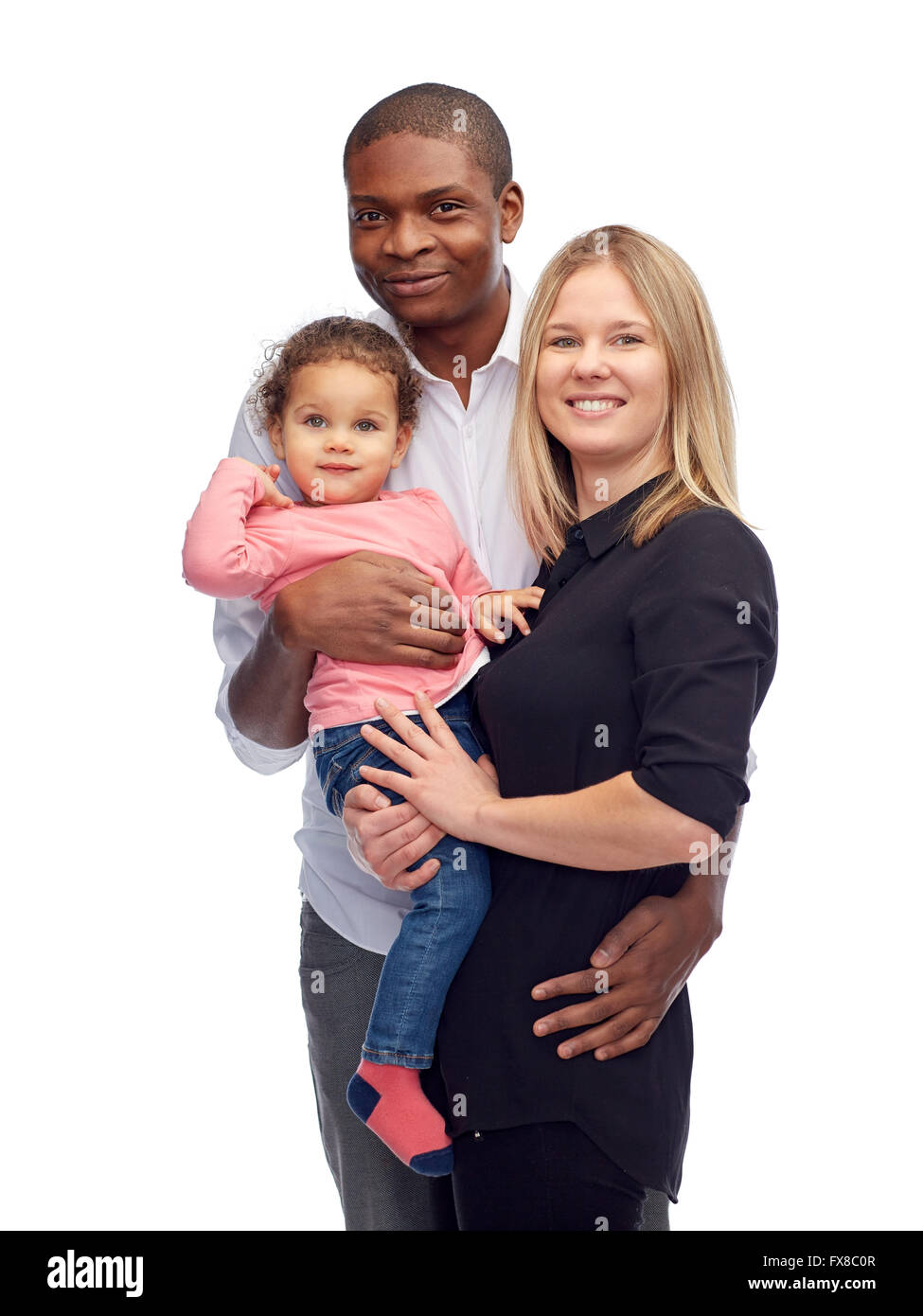Heureux avec la famille multiraciale petit enfant Banque D'Images