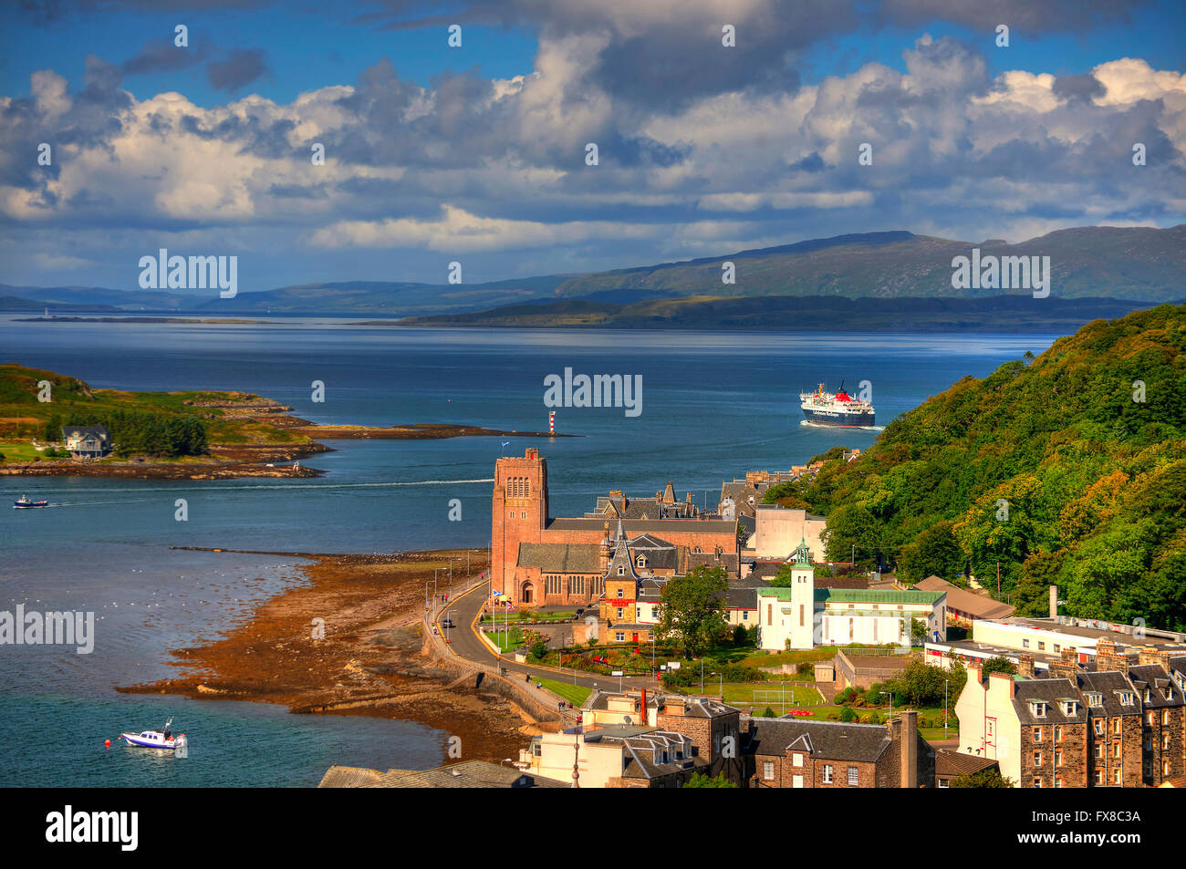 M.V. Isle of Mull Oban, Argyll cathédrale en passant Banque D'Images