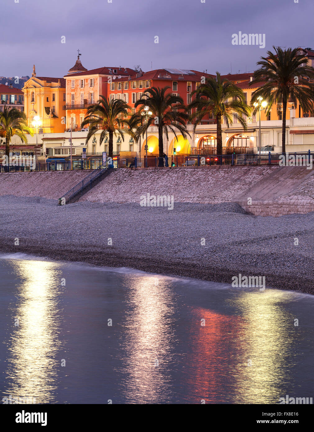 Nice, Promenade des Anglais dans la soirée - Côte d'Azur, Provence, France Banque D'Images