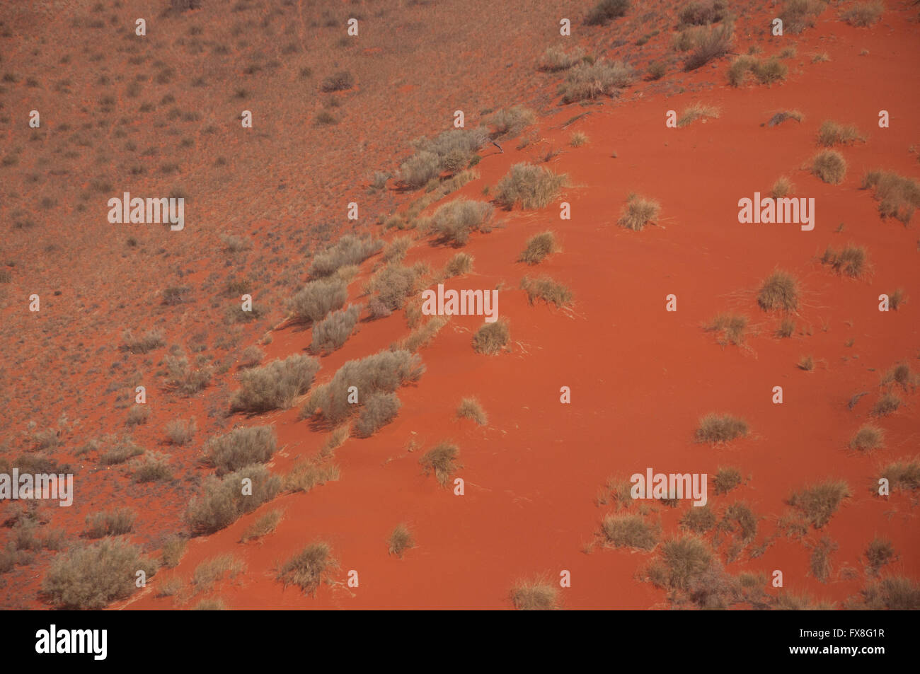 De sable rouge du Kalahari, prise depuis un hélicoptère sur un vol de convoyage entre Upington et Keetmanshoop. Banque D'Images