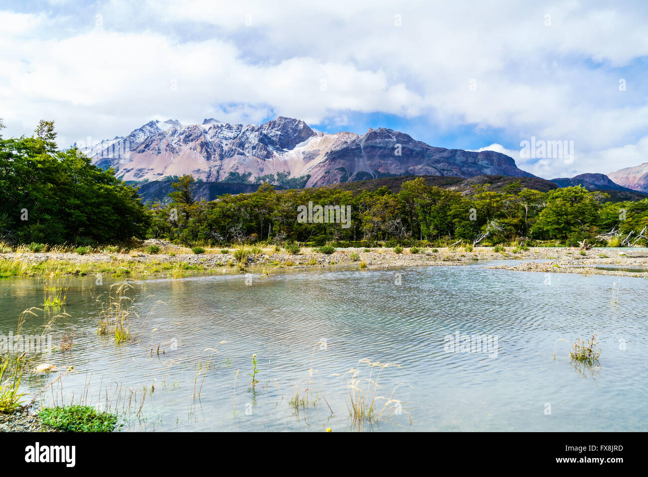 Snow Mountain et Lake dans le Parc National Los Graciares, Argentine Banque D'Images