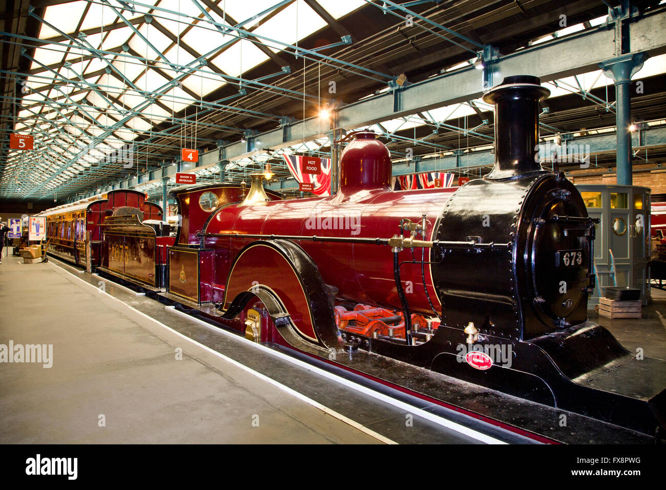 En train La gare Hall at le National Railway Museum, York, UK Banque D'Images