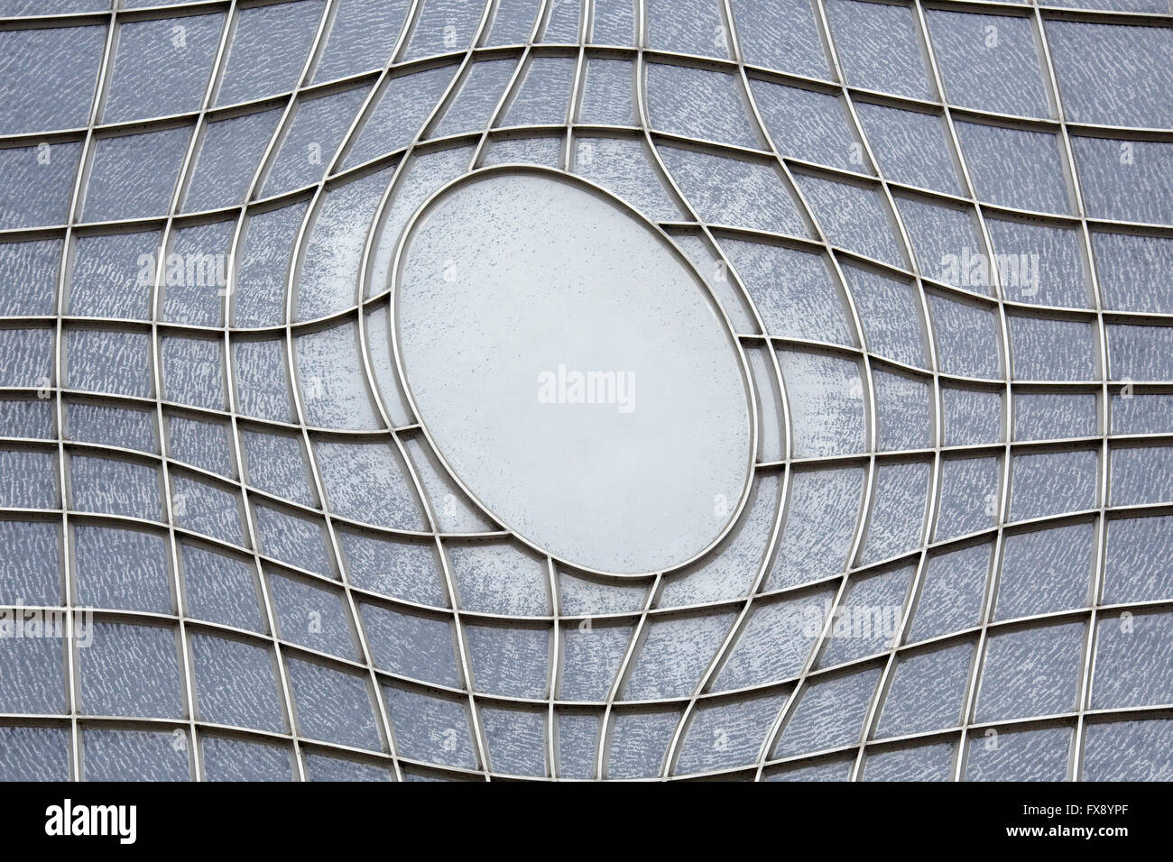 St Martin-in-the-Fields porte un symbole chrétien de retravailler gynécologiques, Shirazeh Houshiary conçu par Banque D'Images