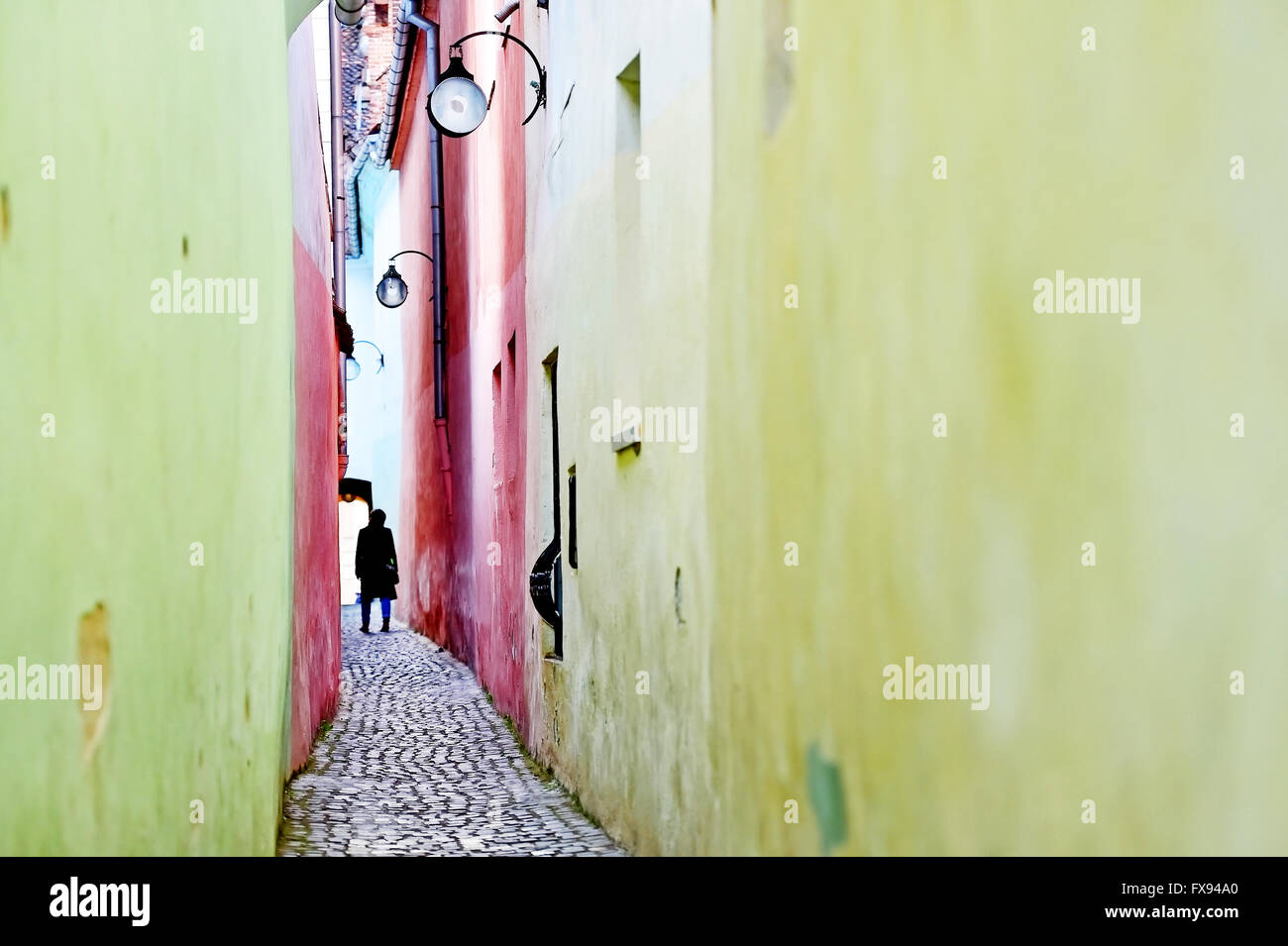 Célèbre Rue corde ou chaîne Street, la rue la plus étroite de la ville de Brasov en Transylvanie et l'une des rues les plus étroites en Euro Banque D'Images