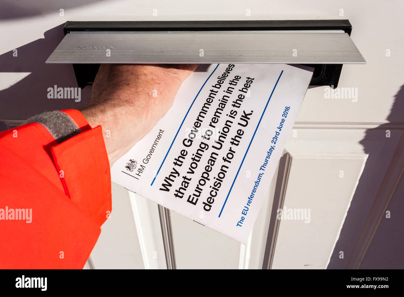 12 avril 2016. Postman offre notice notice du Gouvernement britannique sur l'adhésion à l'Union européenne vote. Banque D'Images