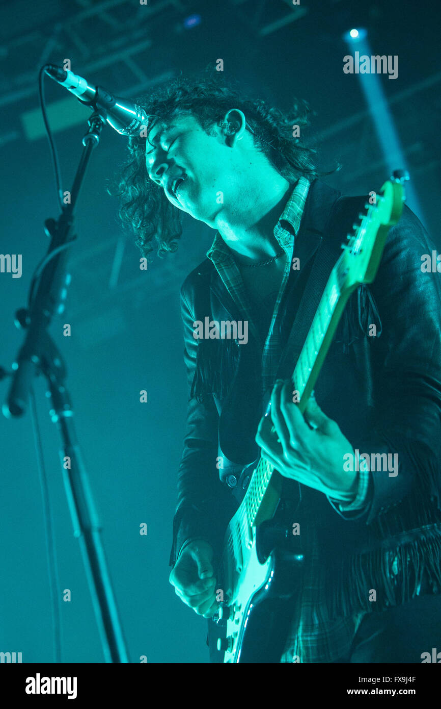 Milan Italie. 12 avril 2016. Le groupe de rock alternatif anglais le 1975 il se produit sur scène à Fabrique de présenter leur nouvel album 'J'aime quand vous dormez vous êtes si beau et pourtant si ignore' Credit : Rodolfo Sassano/Alamy Live News Banque D'Images