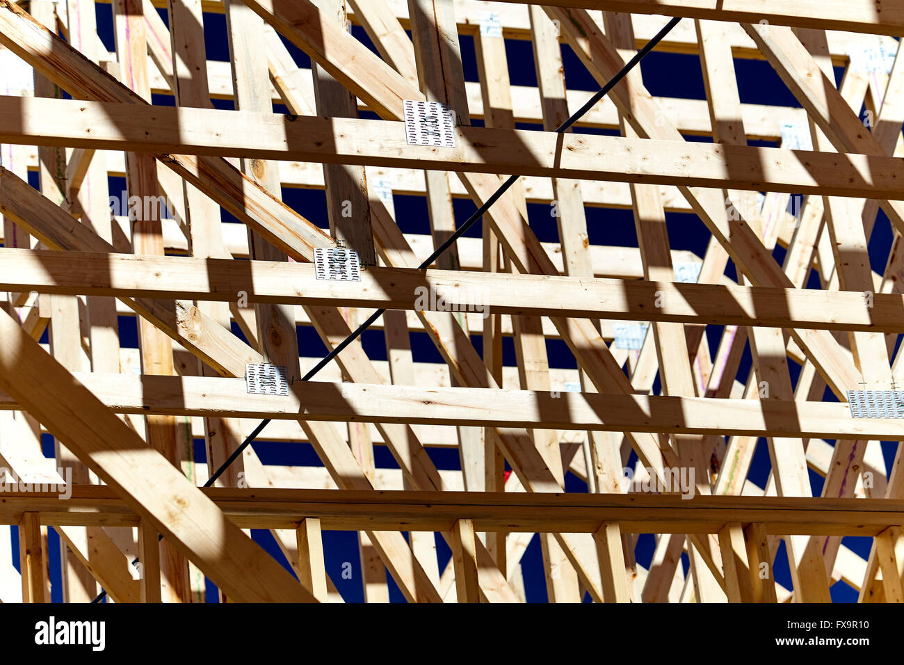 Nouvelle construction du cadre de l'entretoit sans toitures et murs Banque D'Images