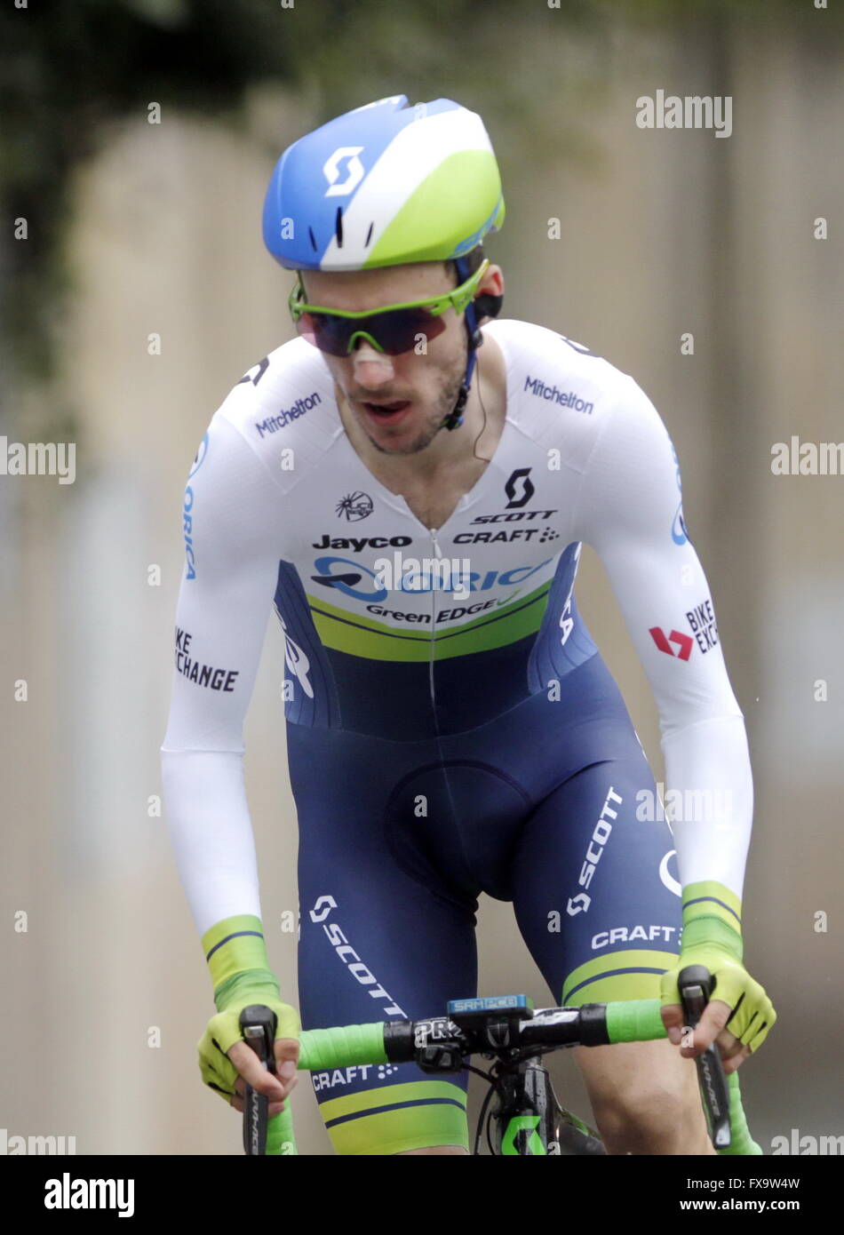 Eibar, Espagne, le 9 avril, 2016 Adam Yates au cours du temps, procès contre Eibar - Andrézieux-bouthéon du Tour du Pays Basque Banque D'Images