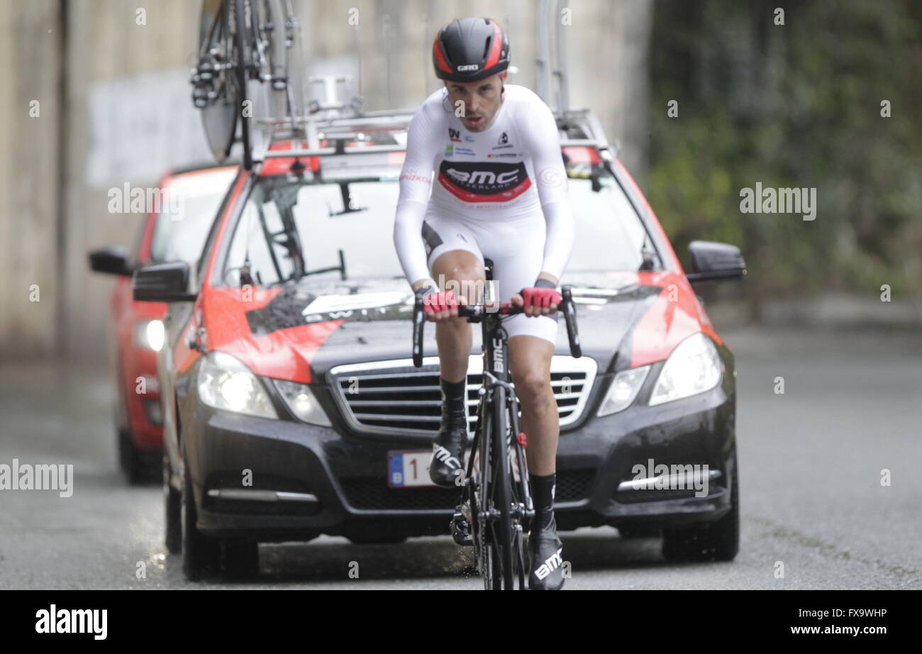 Eibar, Espagne, le 9 avril 2016 Samuel Sanchez au cours du temps, procès contre Eibar - Andrézieux-bouthéon du Tour du Pays Basque Banque D'Images