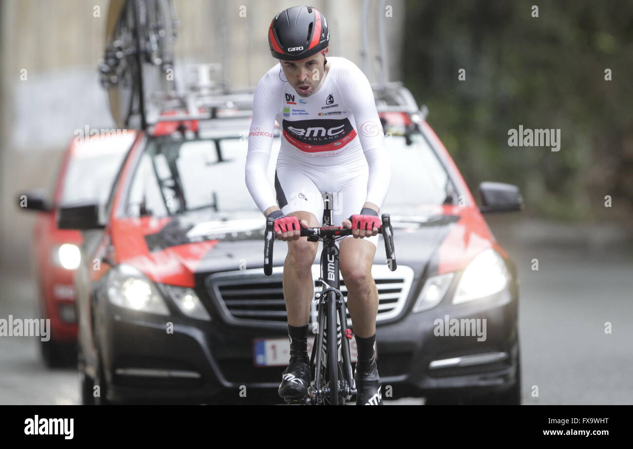 Eibar, Espagne, le 9 avril 2016 Samuel Sanchez au cours du temps, procès contre Eibar - Andrézieux-bouthéon du Tour du Pays Basque Banque D'Images