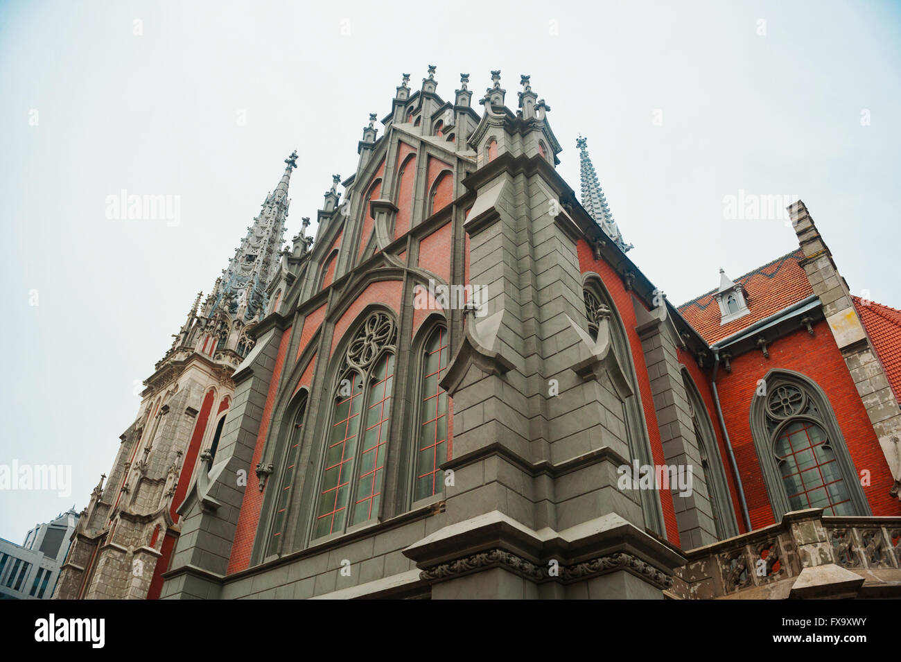 Église catholique dans l'architecture de style gothique Banque D'Images
