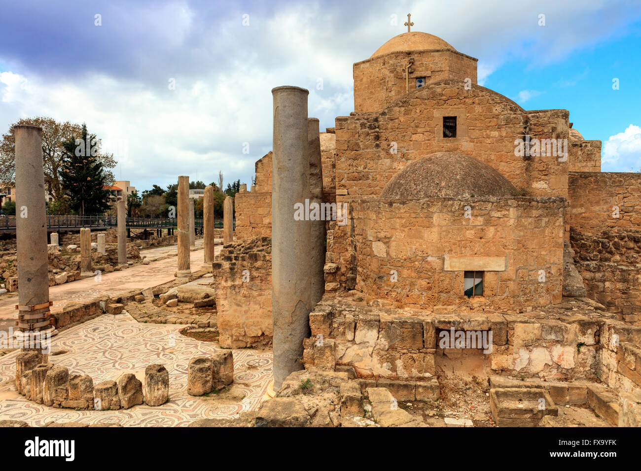 L'eglise Panagia Chrysopolitissa a été construit au 13ème siècle sur les ruines de la plus grande basilique byzantine précoce. Banque D'Images