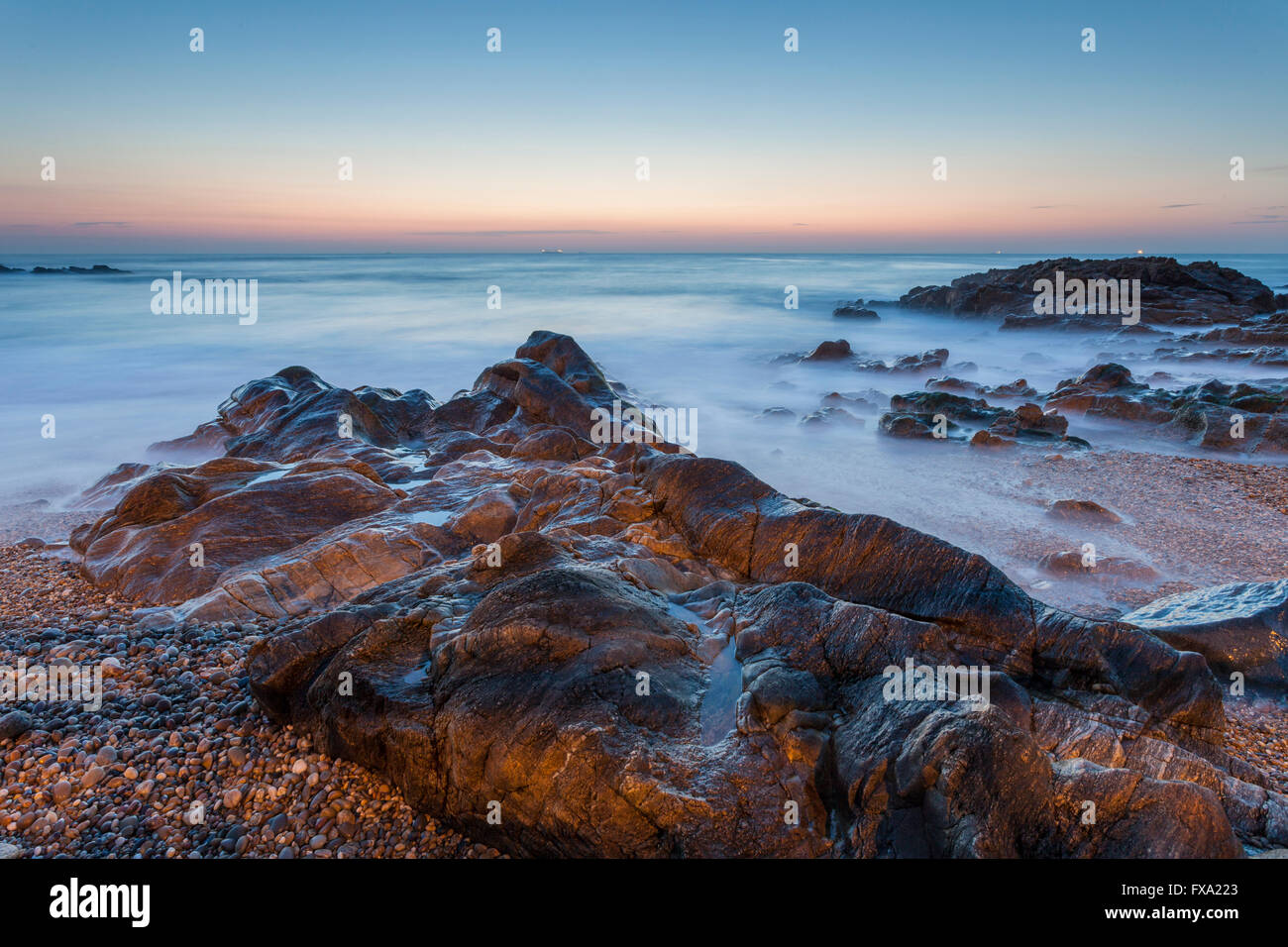 Soirée Sur La Plage De Porto Portugal Banque Dimages