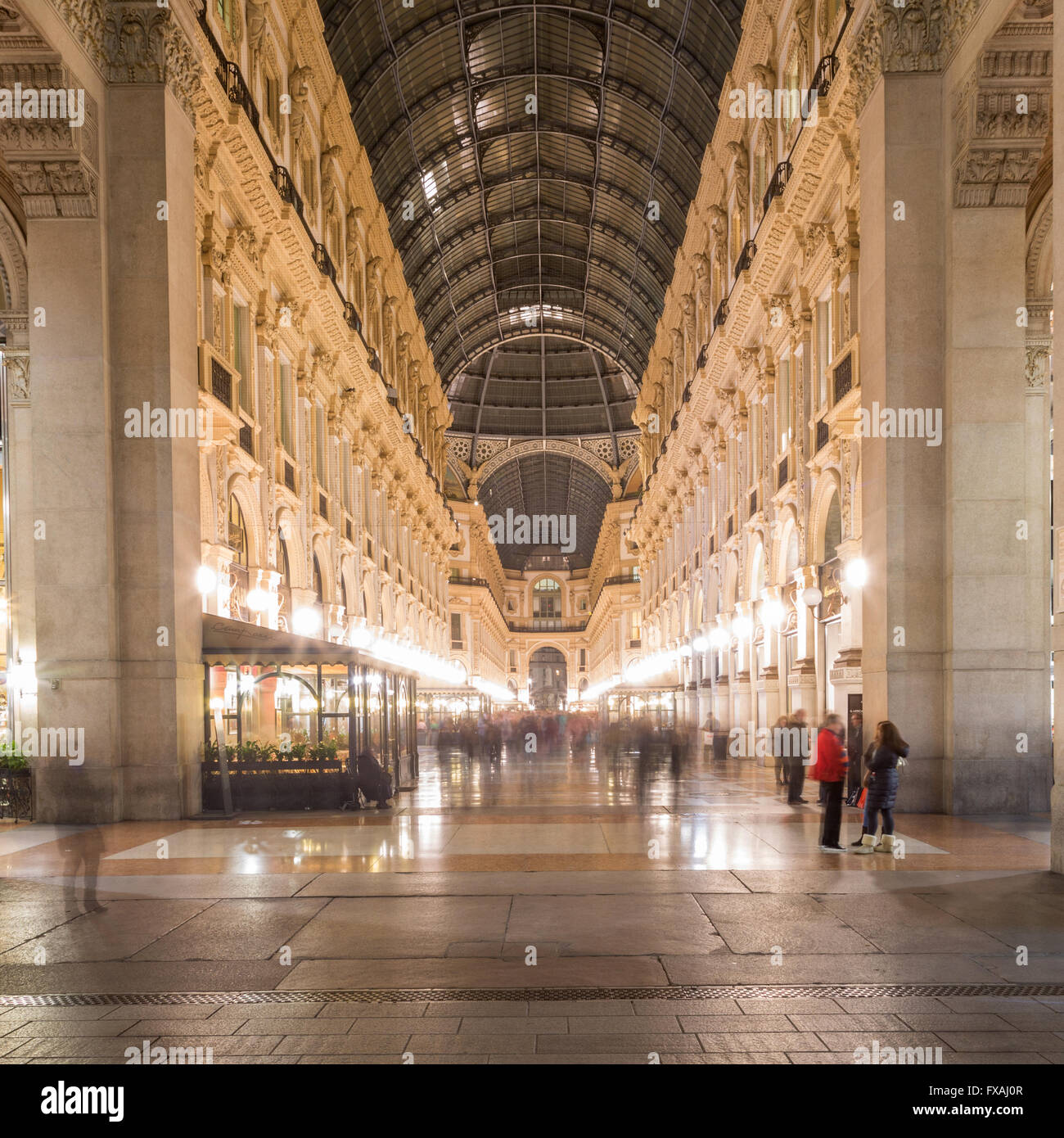 Galerie Vittorio Emanuele II, la nuit, la Piazza del Duomo, Milan, Italie Banque D'Images