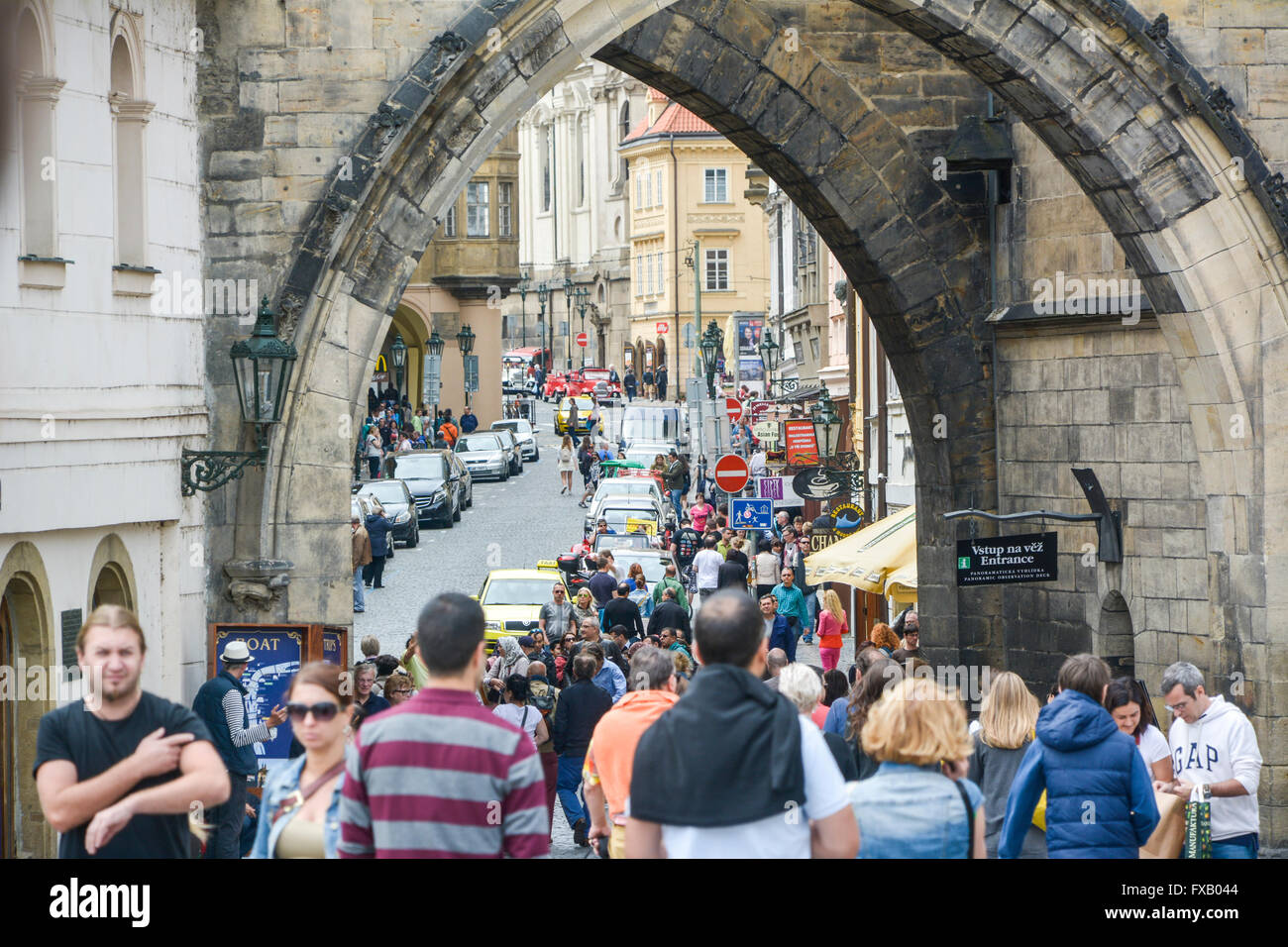Les touristes à la vieille ville de Prague, République Tchèque Banque D'Images