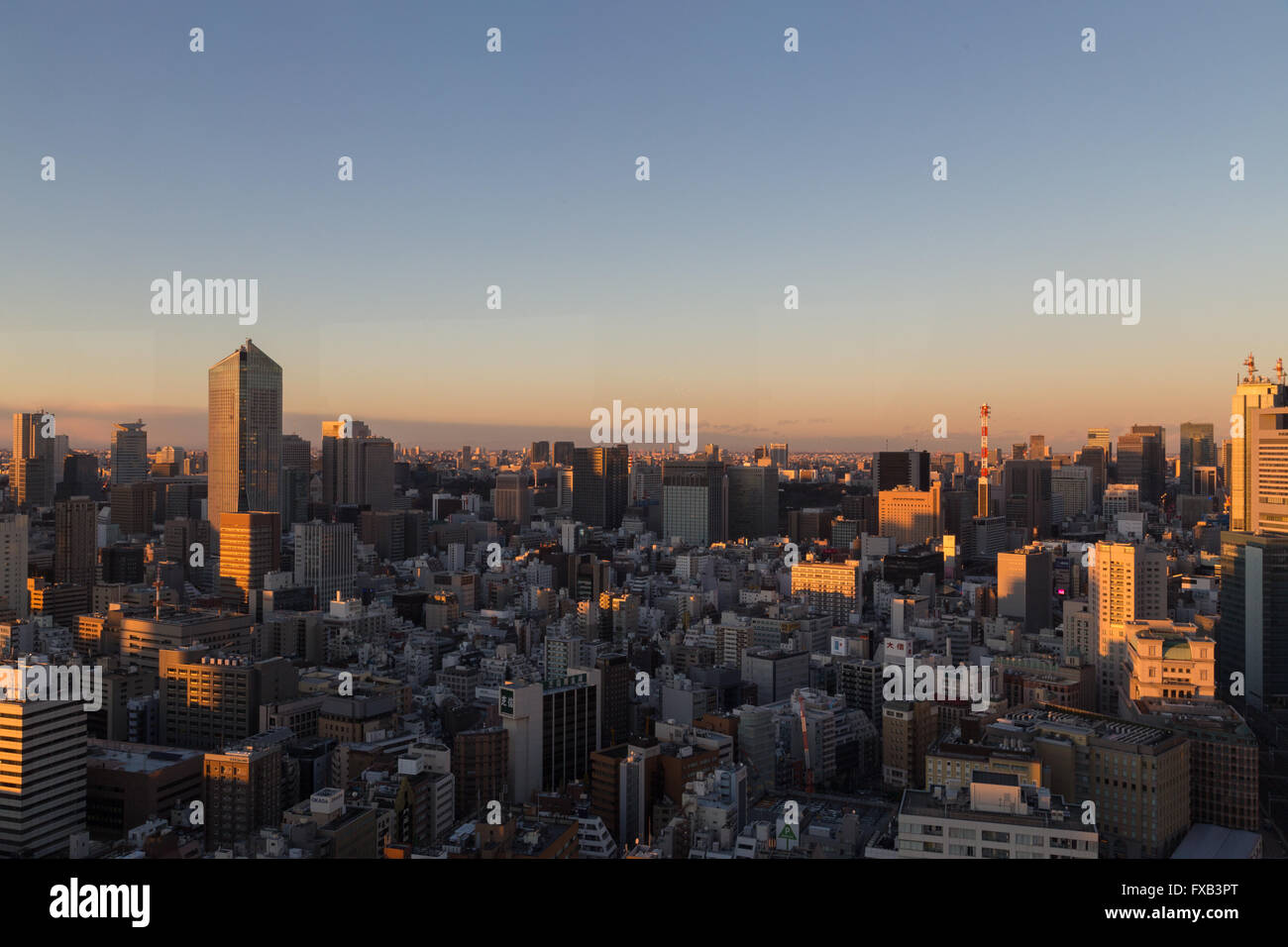 Tokyo, Japon - 18 décembre 2014 : Photo de toits de Tokyo prises du World Trade Center. Banque D'Images