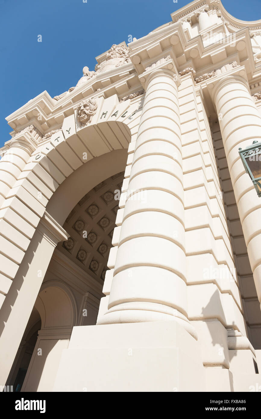 Dans l'Hôtel de Ville de Pasadena et Renaissance méditerranéenne styles colonial revival espagnol orné l'entrée est de l'architecture principale de la tour Banque D'Images