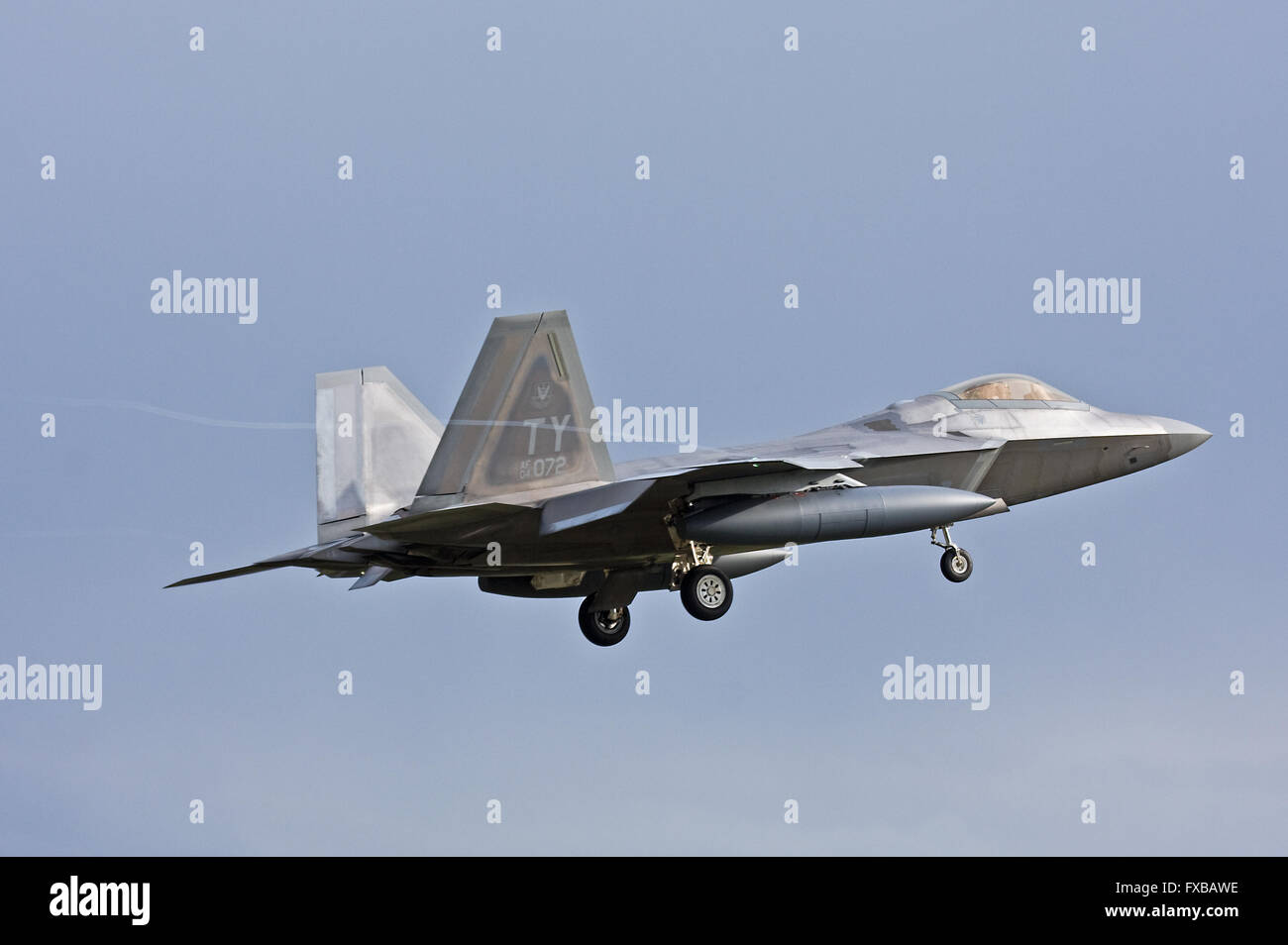 Tyndall AFB en fonction USAF F-22 Raptor, à l'atterrissage à RAF Lakenheath, Angleterre Banque D'Images