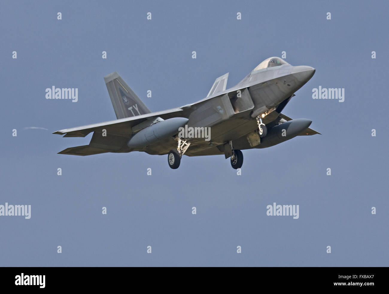 Tyndall AFB en fonction USAF F-22 Raptor, à l'atterrissage à RAF Lakenheath, Angleterre Banque D'Images