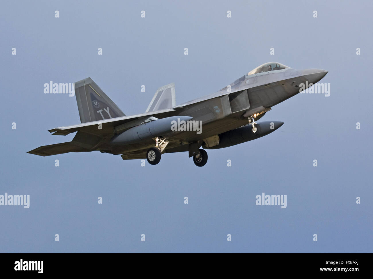 Tyndall AFB en fonction USAF F-22 Raptor, à l'atterrissage à RAF Lakenheath, Angleterre Banque D'Images