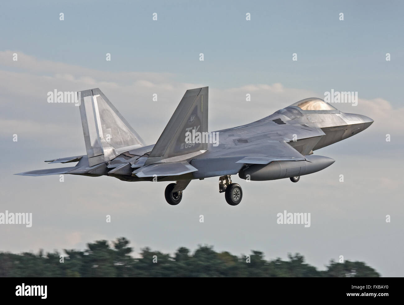Tyndall AFB en fonction USAF F-22 Raptor, à l'atterrissage à RAF Lakenheath, Angleterre Banque D'Images
