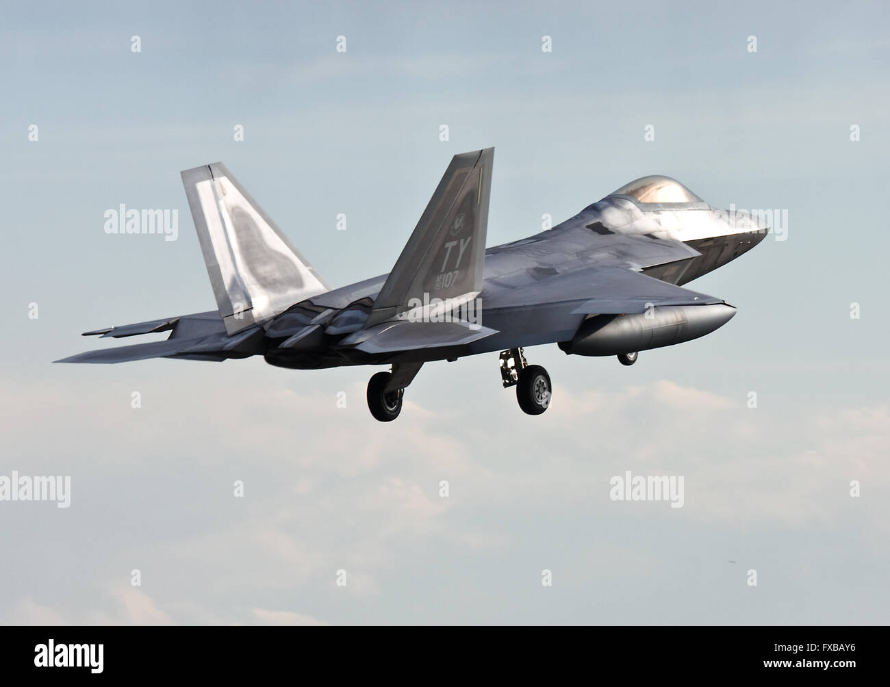 Tyndall AFB en fonction USAF F-22 Raptor, à l'atterrissage à RAF Lakenheath, Angleterre Banque D'Images