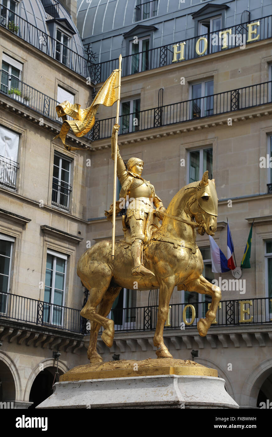 Statue de Jeanne d'Arc (1412-1431). par le sculpteur français Emmanuel Fremiet (1824-1910). Paris, France. Banque D'Images